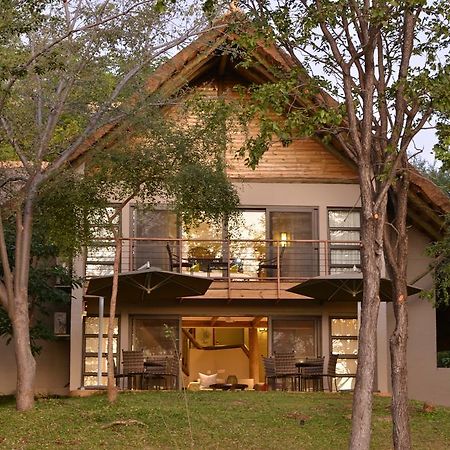 Victoria Falls Safari Suites ภายนอก รูปภาพ