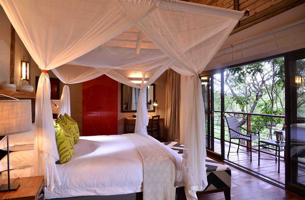 Victoria Falls Safari Suites ภายนอก รูปภาพ