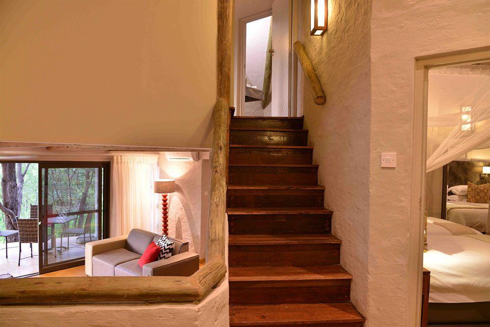 Victoria Falls Safari Suites ภายนอก รูปภาพ