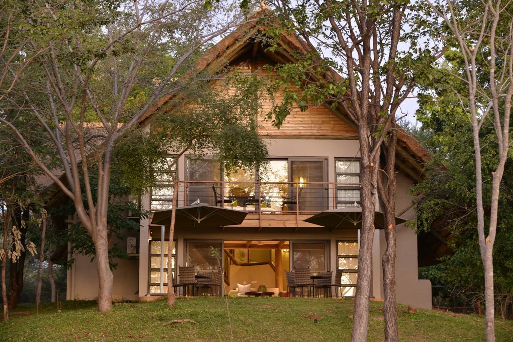 Victoria Falls Safari Suites ภายนอก รูปภาพ