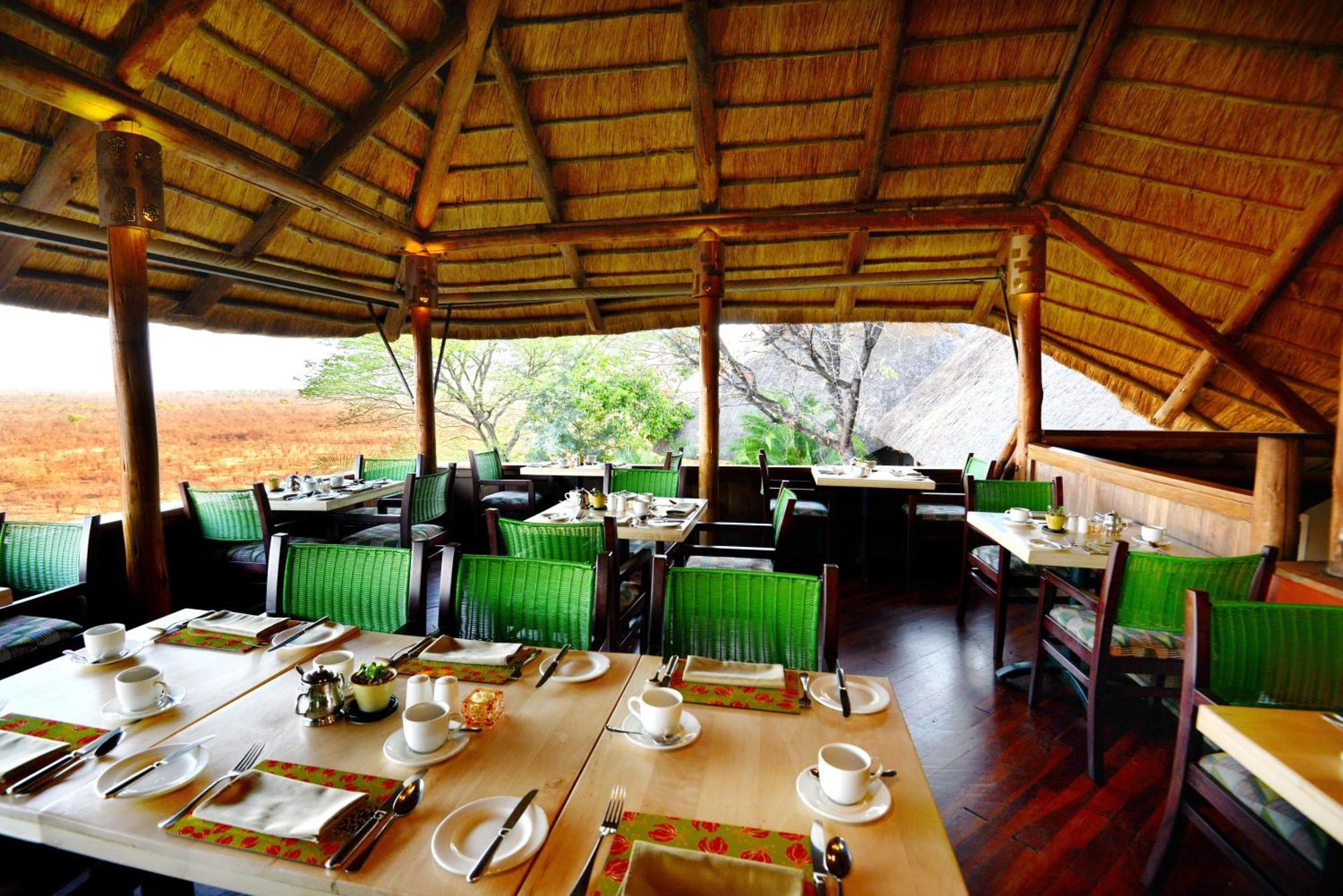 Victoria Falls Safari Suites ภายนอก รูปภาพ