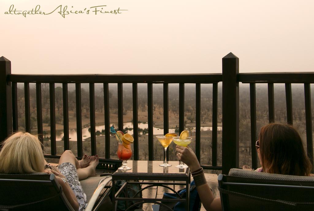 Victoria Falls Safari Suites ภายนอก รูปภาพ