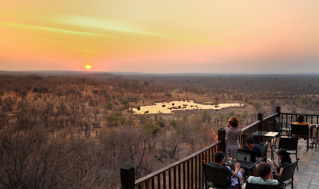 Victoria Falls Safari Suites ภายนอก รูปภาพ