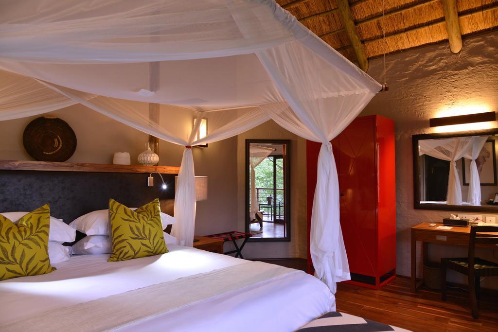 Victoria Falls Safari Suites ภายนอก รูปภาพ