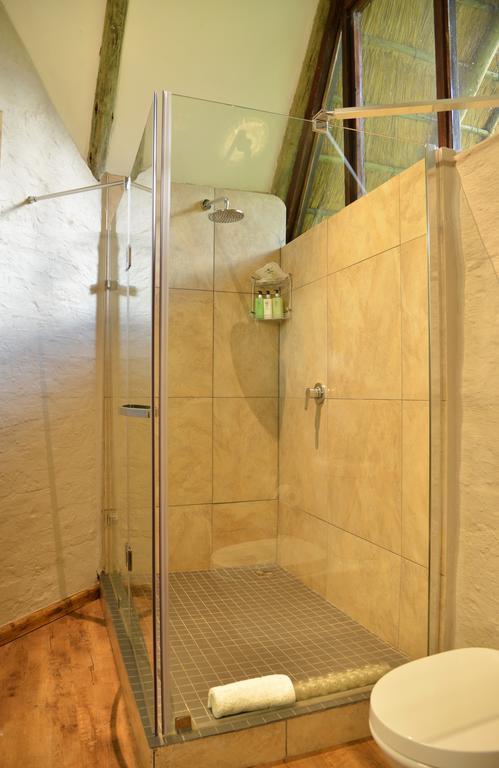 Victoria Falls Safari Suites ภายนอก รูปภาพ