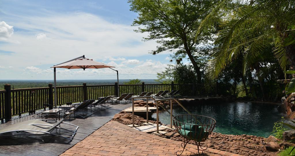 Victoria Falls Safari Suites ภายนอก รูปภาพ