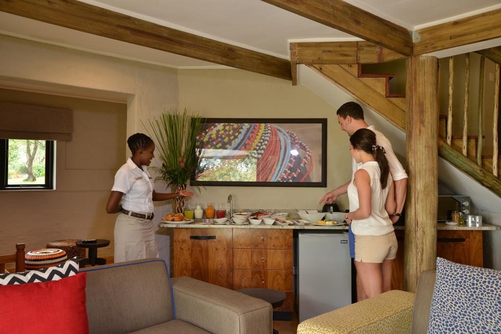 Victoria Falls Safari Suites ภายนอก รูปภาพ