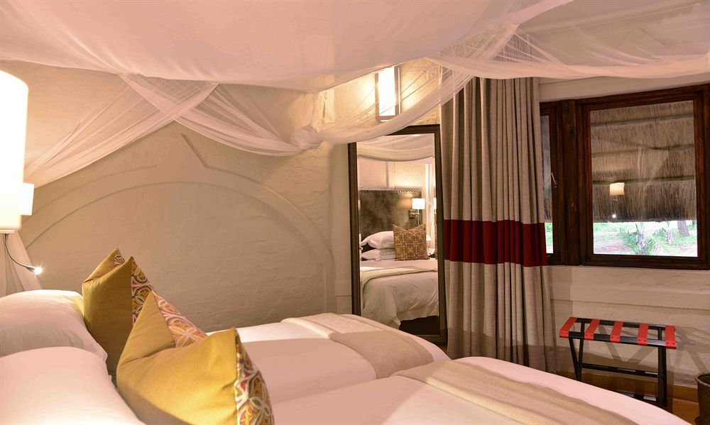 Victoria Falls Safari Suites ภายนอก รูปภาพ