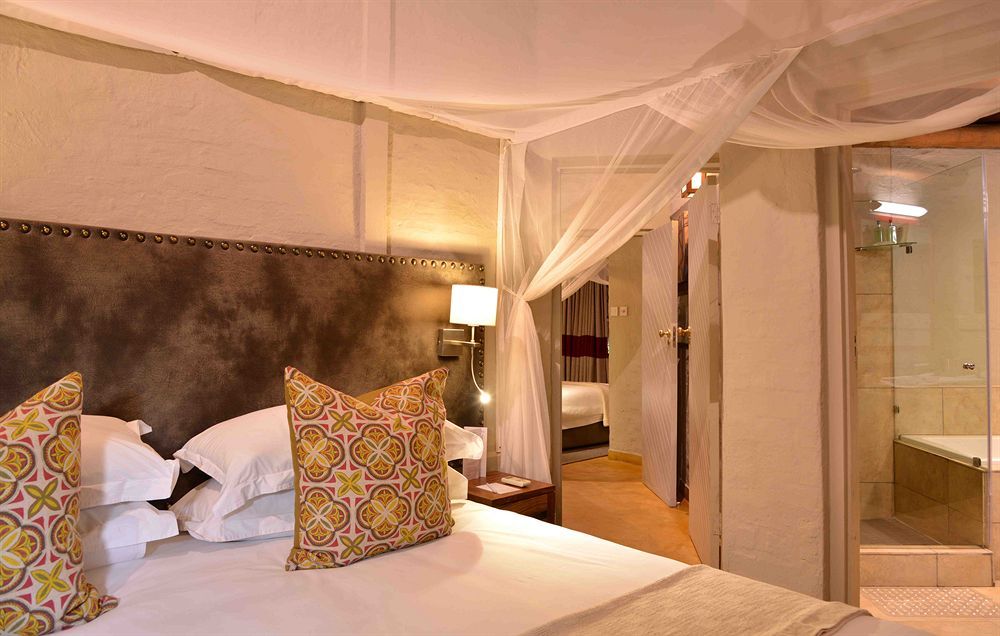 Victoria Falls Safari Suites ภายนอก รูปภาพ