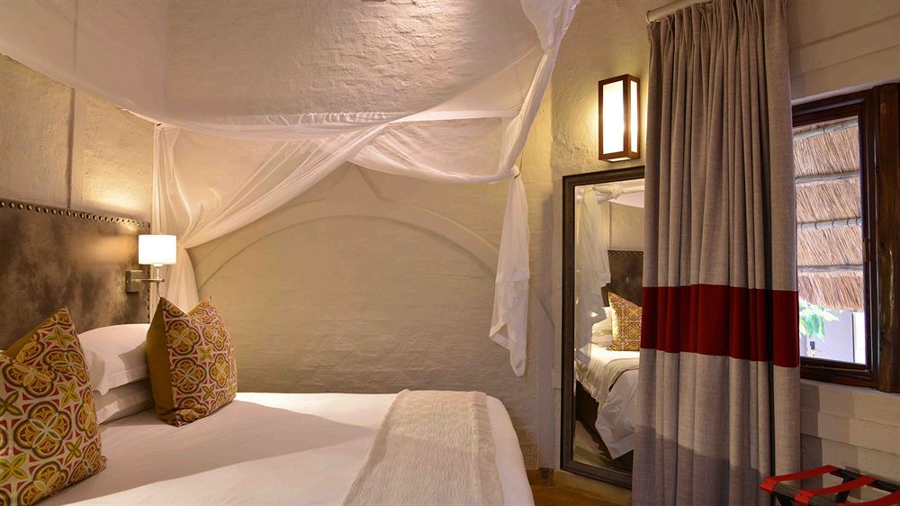 Victoria Falls Safari Suites ภายนอก รูปภาพ